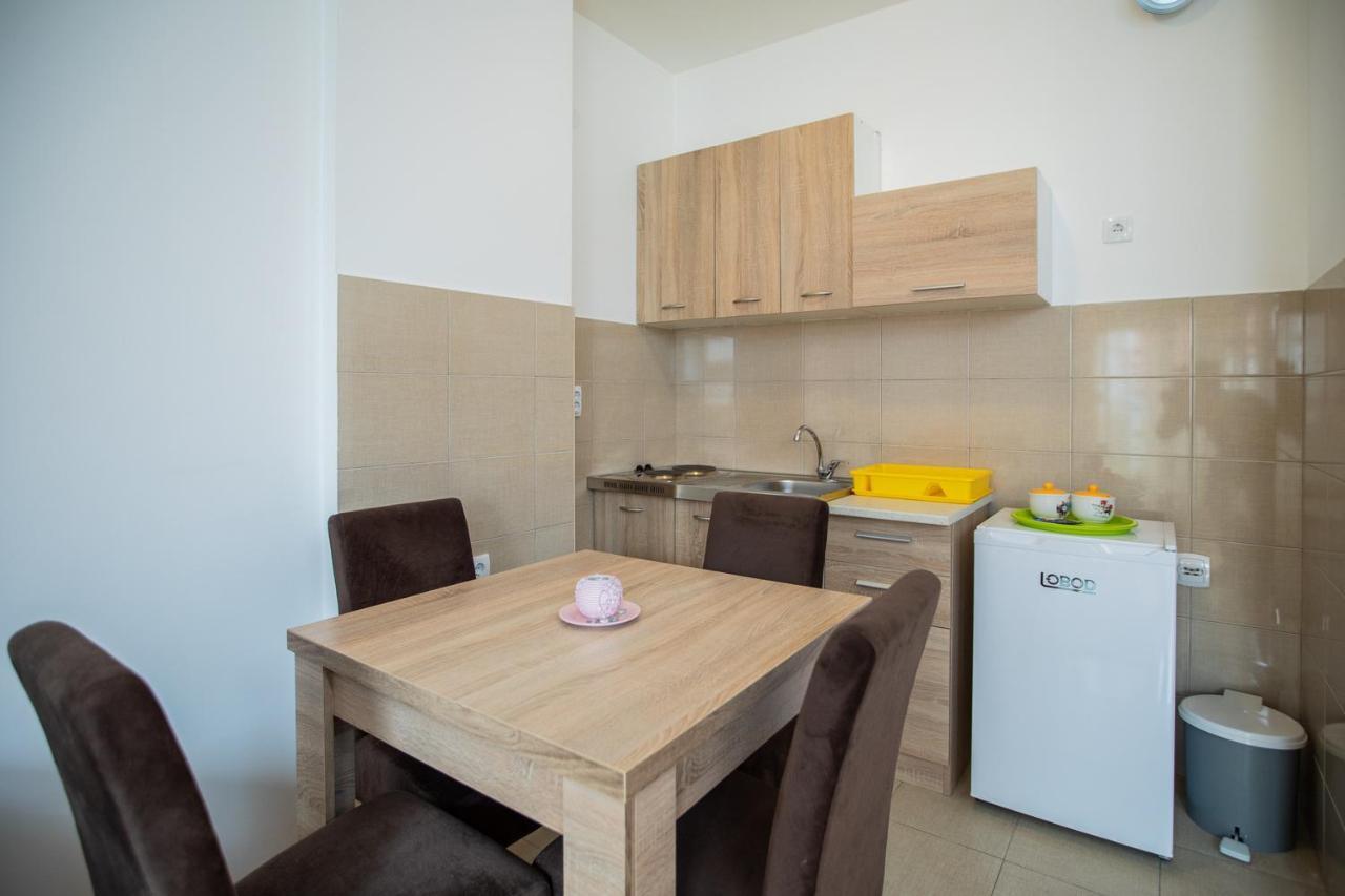 Naki Apartments Подгорица Экстерьер фото